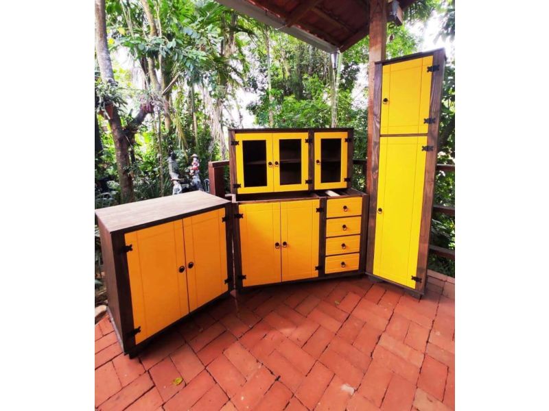 Kit Cozinha Com Paneleiro E Detalhes Em Amarelo De Madeira Maciça Móveis Rio Negrinho
