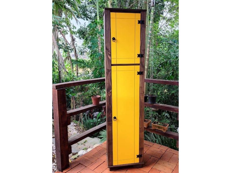 Paneleiro 2 Portas Com Detalhes Em Amarelo De Madeira Maciça Móveis Rio Negrinho